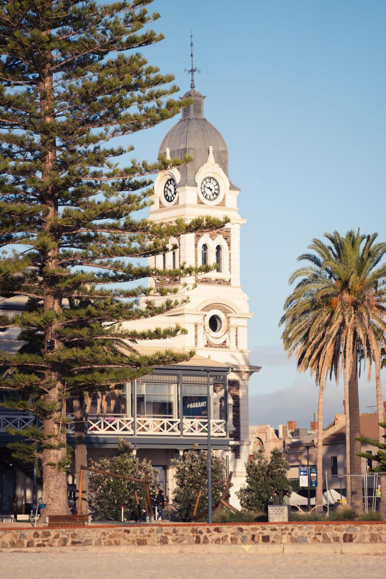 Belle Escapes - Sunset Views At The Bay Glenelg