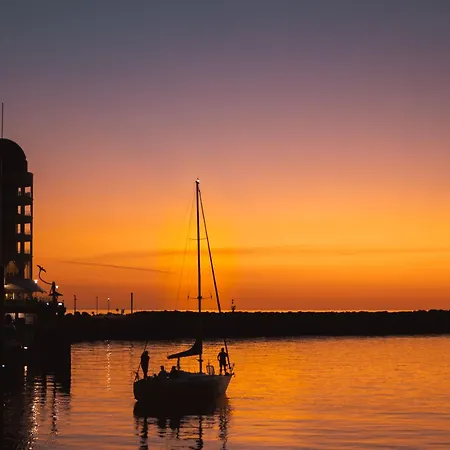 Belle Escapes - Sunset Views At The Bay Apartment Glenelg Exterior photo