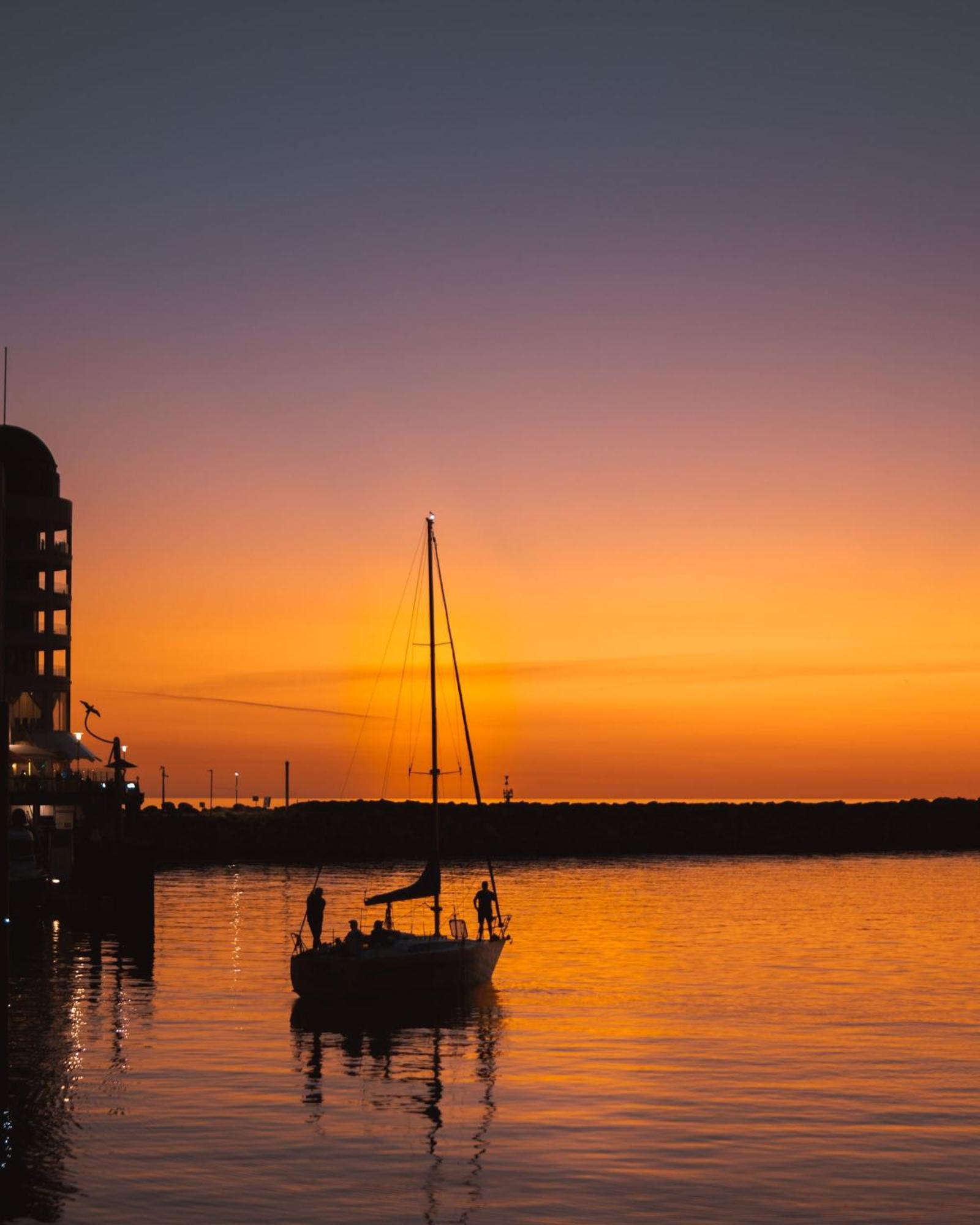 Apartment Belle Escapes - Sunset Views At The Bay Glenelg